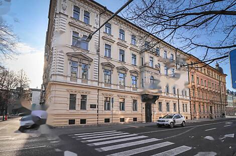 Дом, состоящий из трех комнат, располагается в центре.: 14