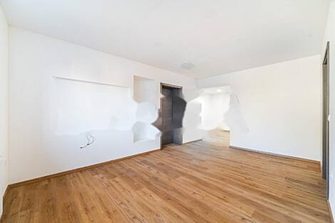 Апартаменты с тремя комнатами в Бизовике: 1