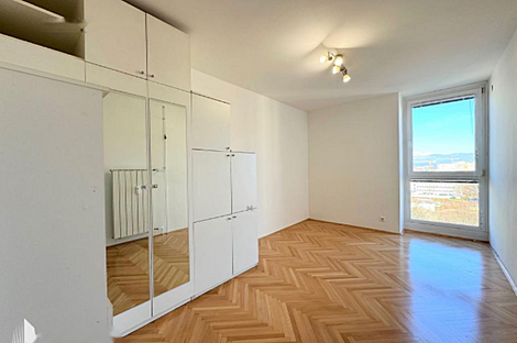 Трехкомнатная квартира в центральной части города: 3