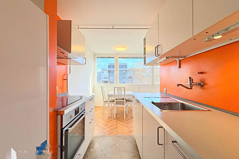 Трехкомнатная квартира в центральной части города: 6