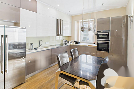 Центральная Любляна 5+ комнатная квартира: 17