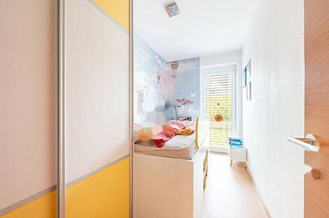 Квартира с четырьмя комнатами: 8