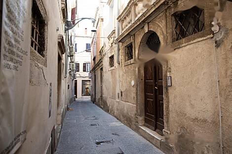 Жилье с пятью и более комнатами.: 20