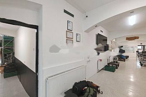 Торговая площадь: 2