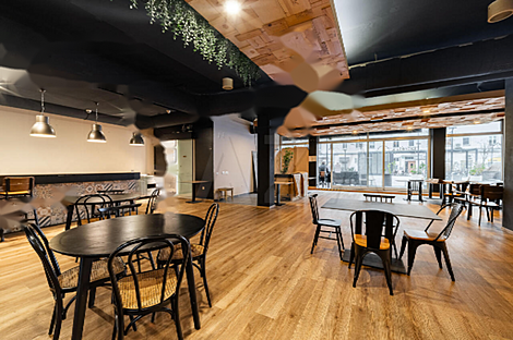 Центр коммерческого помещения: 2