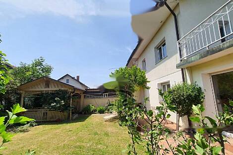 Дом на два этажа с прилегающим садом.: 4