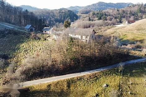 Дом, сельское хозяйство Златече.: 2