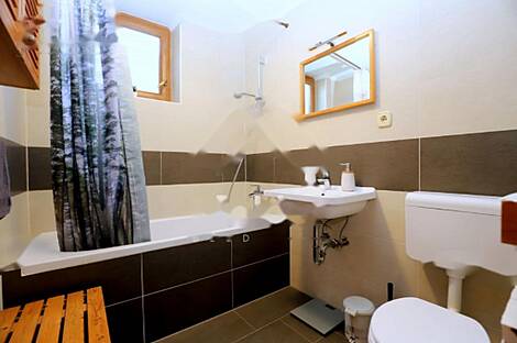 Дом, Бохинская Бела: 15