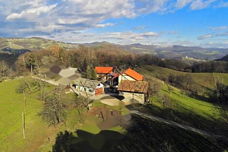 Дом и хозяйство Габрник: 2