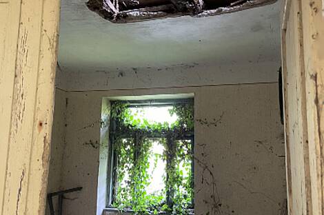 Здание возле моста через реку Коритница: 8