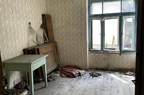 Здание возле моста через реку Коритница: 12