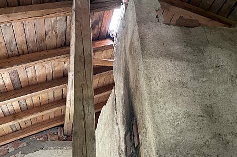 Здание возле моста через реку Коритница: 15