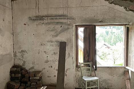 Здание возле моста через реку Коритница: 17