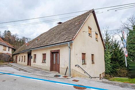 Здание, Метлика: 2