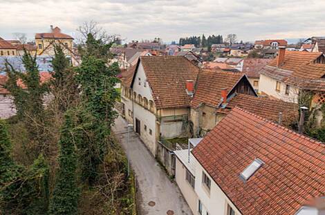 Здание, Метлика: 3