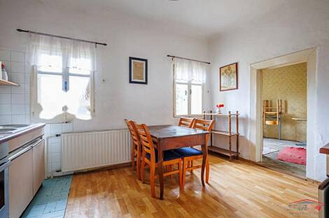 Здание, Метлика: 8