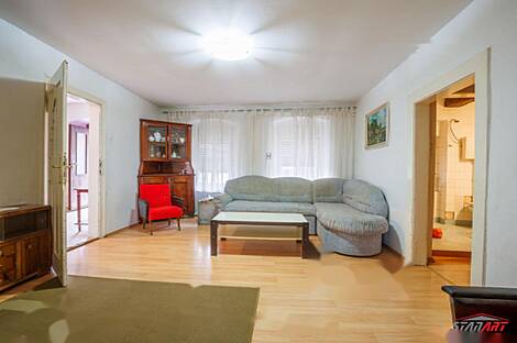 Здание, Метлика: 10