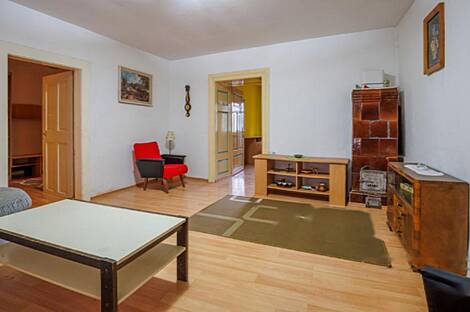 Здание, Метлика: 11