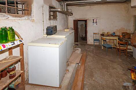 Здание, Метлика: 17