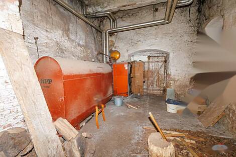 Здание, Метлика: 18