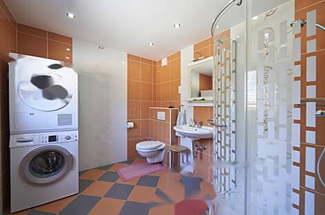 Дом на возвышенности, окруженный природой.: 6