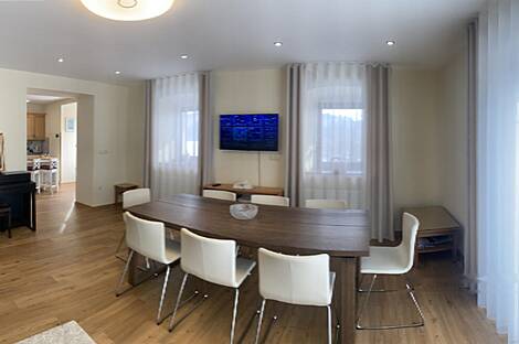 Дом на возвышенности, окруженный природой.: 17