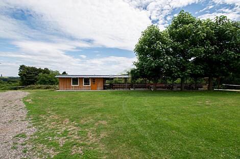 Дом на ферме, участок Осек: 2