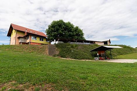 Дом на ферме, участок Осек: 8