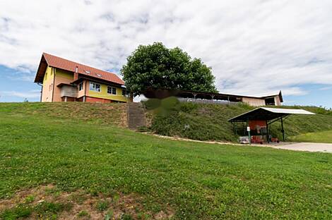 Дом на ферме, участок Осек: 9