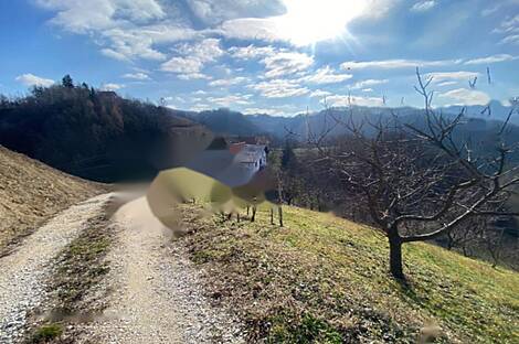 Дом, расположенный на холме: 11