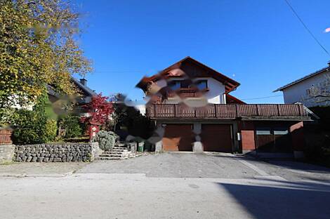 Дом, расположенный в Бледе: 1