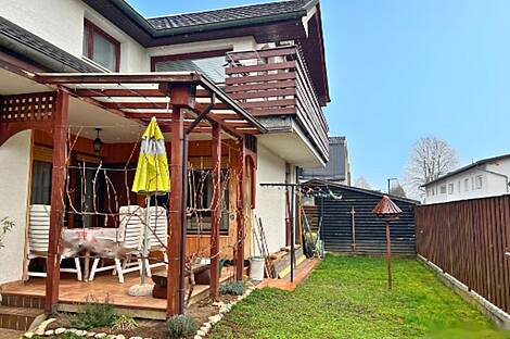 Новый Луч Вич является домом с террасой: 1