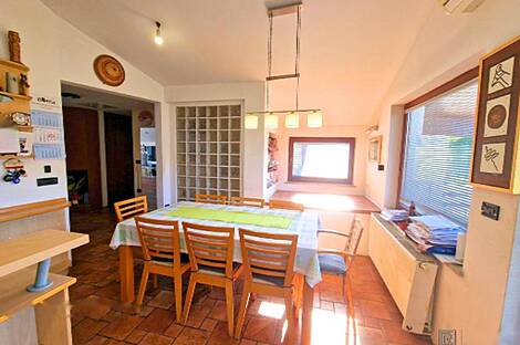 Новый Луч Вич является домом с террасой: 15