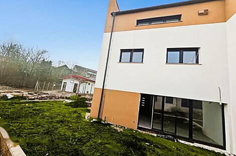 Новый Брод трёхэтажный дом: 1