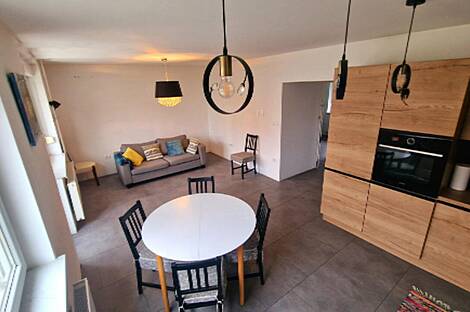 Изба на Броде: 1