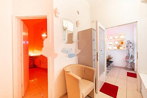 Торговое здание в центральной части города: 8