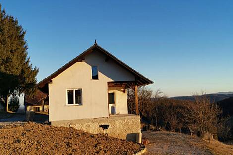 Здание, Гореньи Лесковец: 2