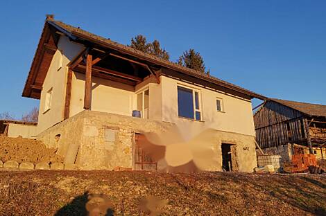 Здание, Гореньи Лесковец: 3