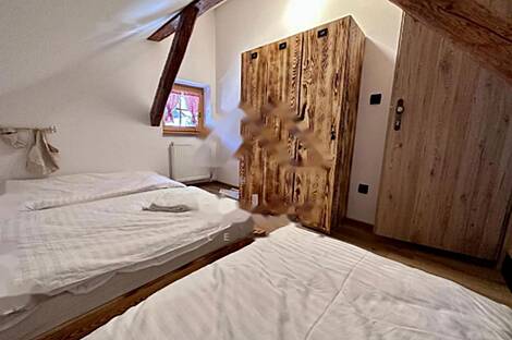 Кропский дом: 22