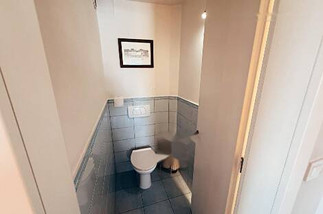 Квартира с тремя комнатами в центре города.: 19