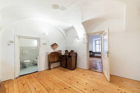 Апартаменты с четырьмя комнатами в центральном районе: 11