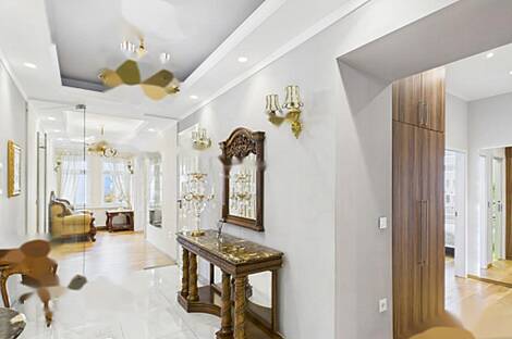 Квартира из пяти комнат в центральной части города: 2