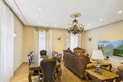 Квартира из пяти комнат в центральной части города: 18