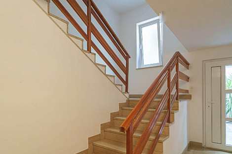 Двухкомнатная квартира в центре: 12