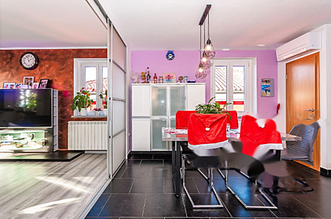 Апартаменты с пятью и более комнатами: 1