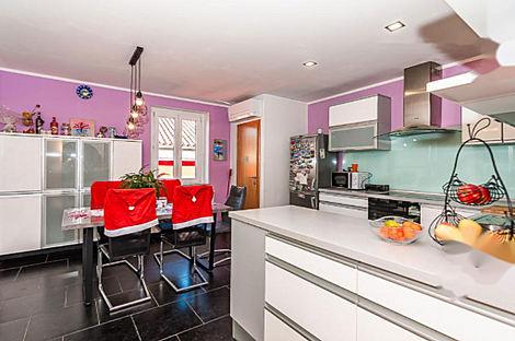 Апартаменты с пятью и более комнатами: 4