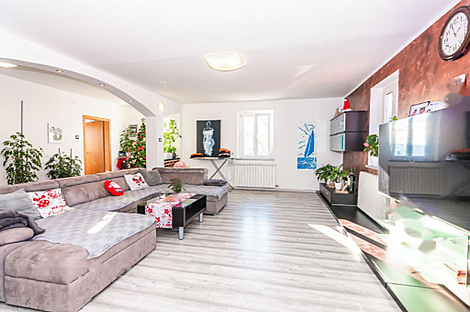 Апартаменты с пятью и более комнатами: 6