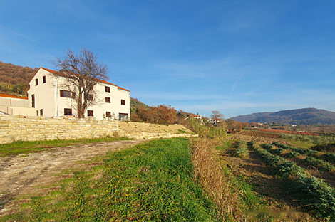 Квартира с четырьмя комнатами в поселке Новые Сечовля.: 2