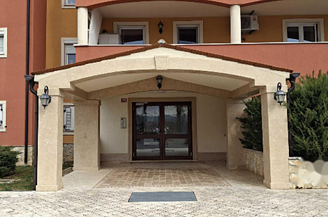 Квартира с тремя комнатами в Хрпелье: 1