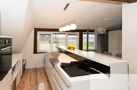 Врховци дом: 9